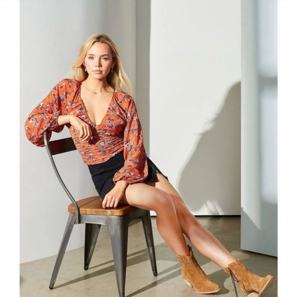 Free People Final Rose Floral Print Deep V-Neck Long Balloon Sleeve Ruched Top M - Picture 1 of 14